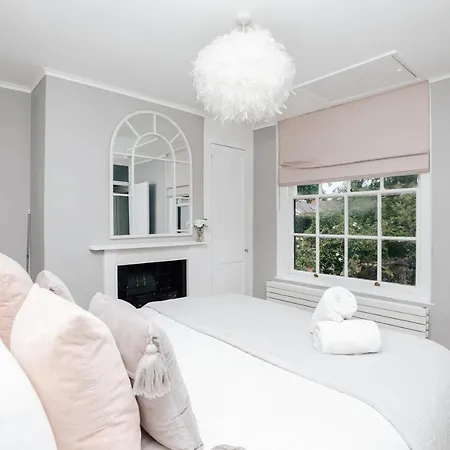 The Mulberry Villa Henley-on-Thames Exterior photo